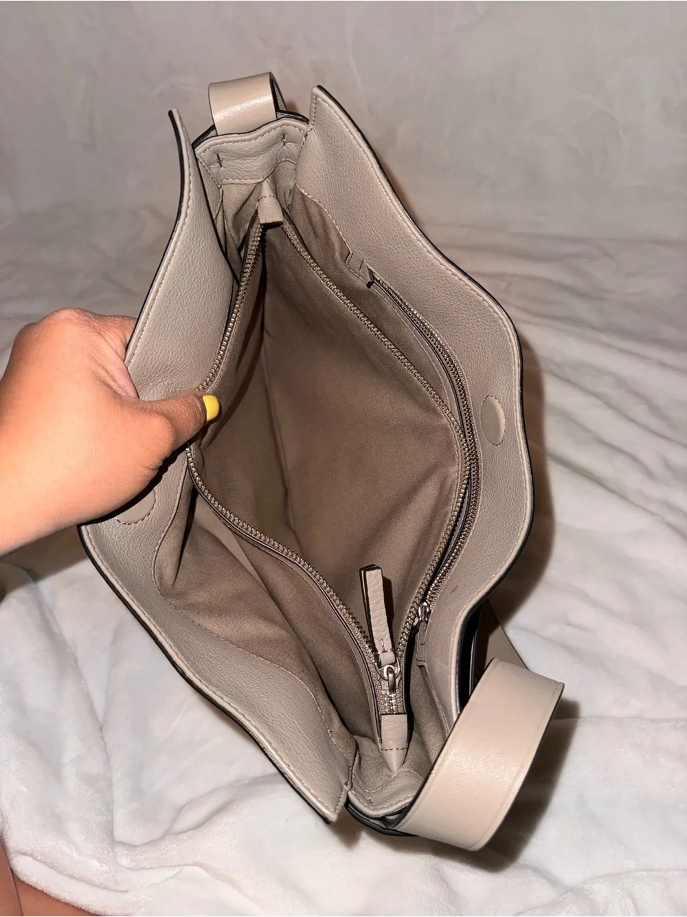 Tory Burch Gemini Link Belted Hobo Crossbody in French Gray